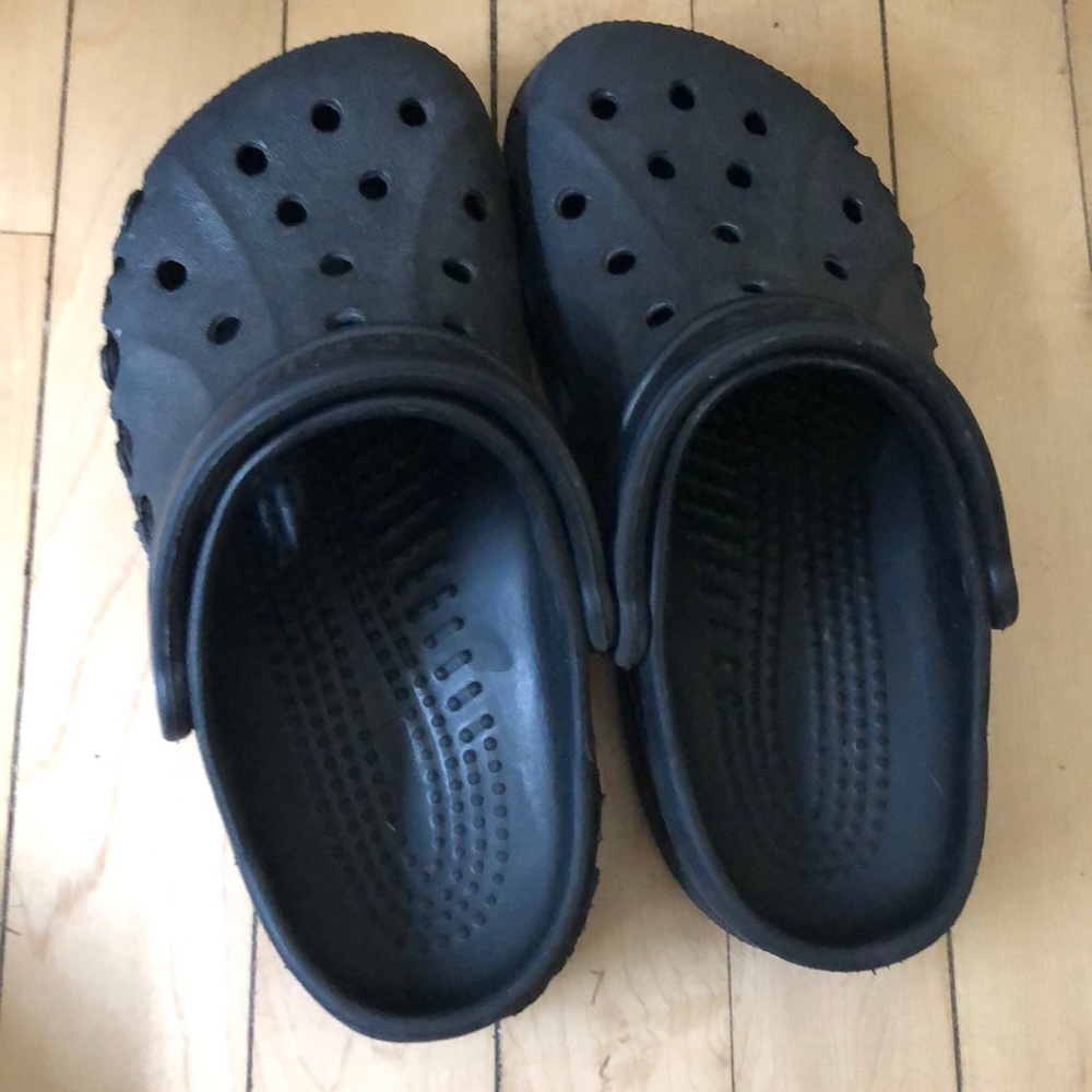 Black crocs